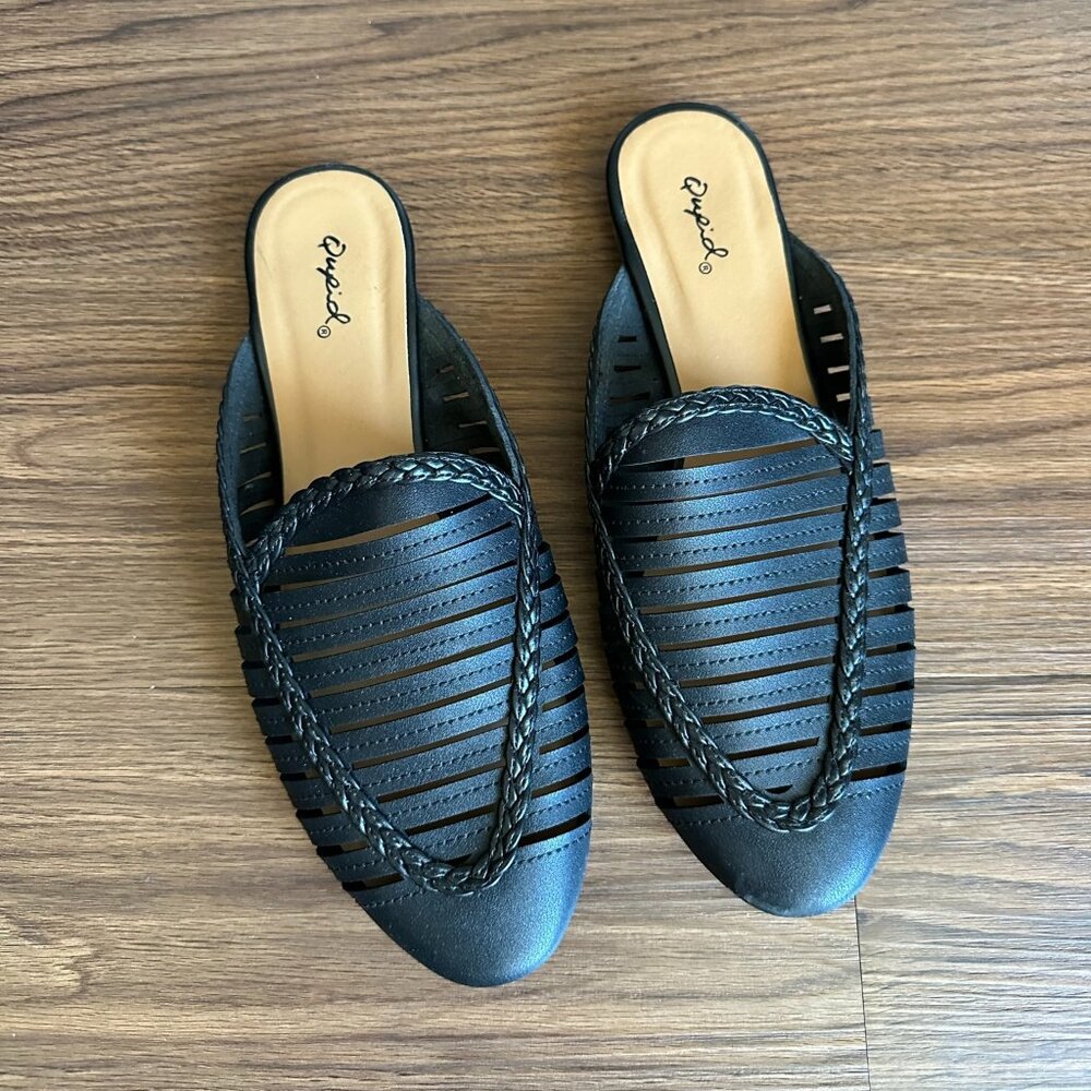 Qupid Black Closed Toe Mule Slides Shoes - Size 10